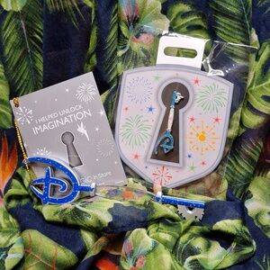 Disney Store/ShopDisney I Helped Unlock Imagination Firework Key & Matching Pin
